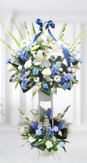 青色の2段の花のフラワースタンド