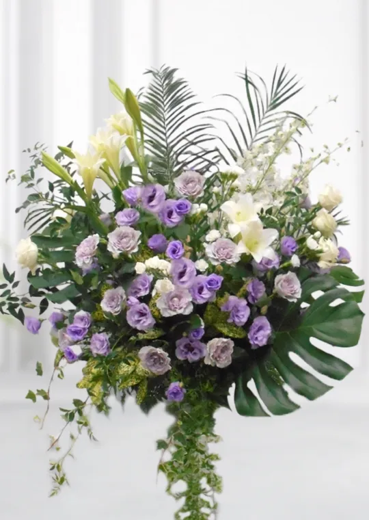 白色と紫色の供花