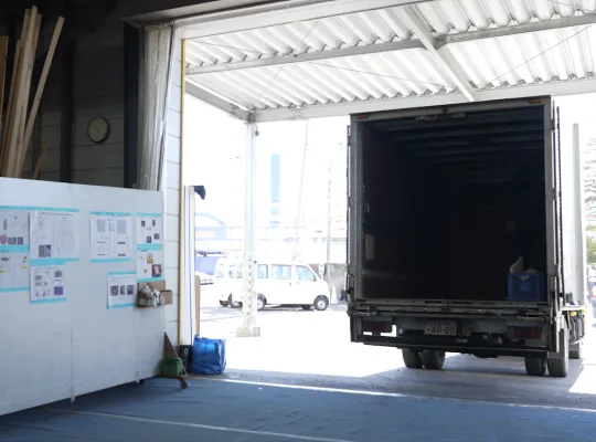 搬入・搬出口